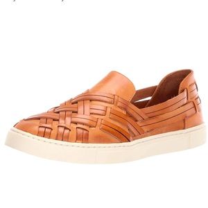 Frye Women's Ivy Huarache Sneaker, Camel, size 9